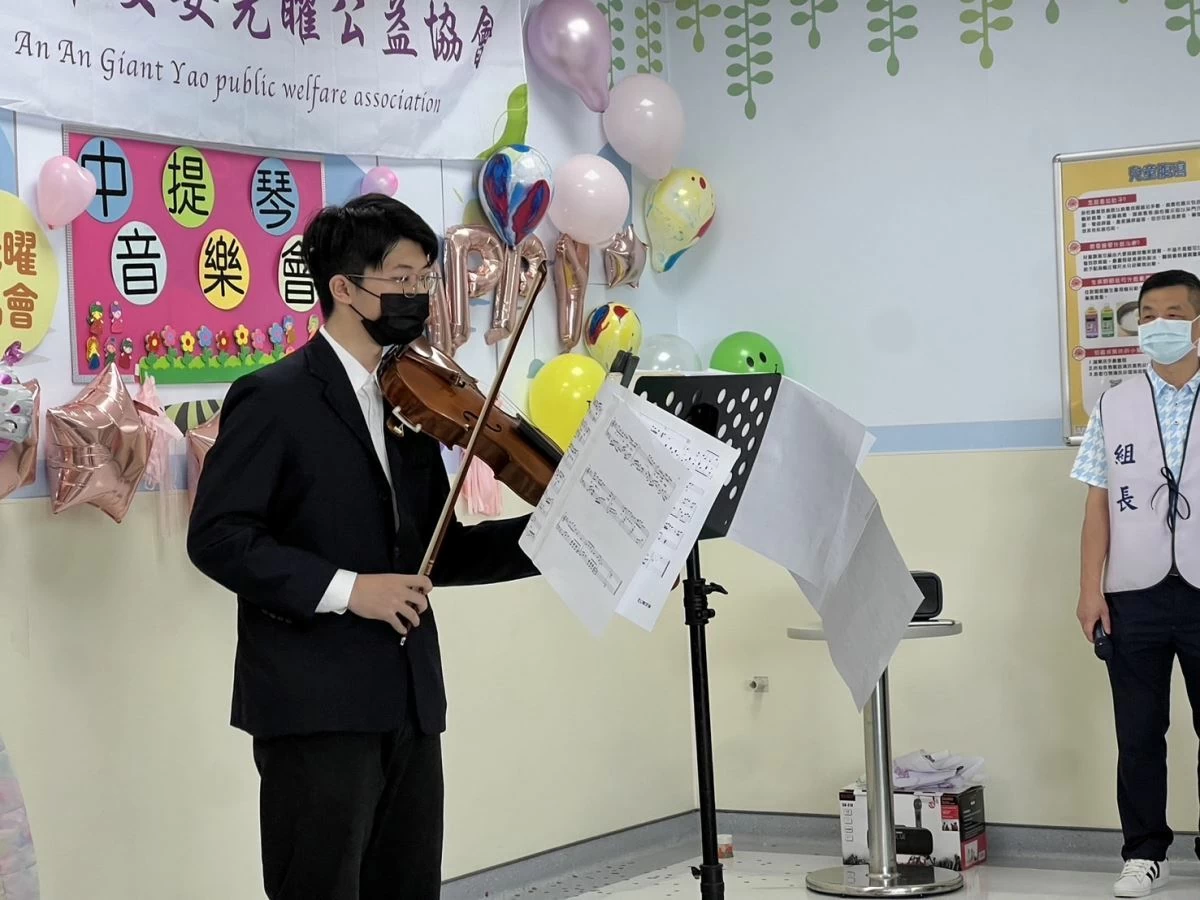 【新竹市安安光矅公益協會藉音樂讓住院孩童忘記療程壓力,勇於面對治療】 【新竹市安安光矅公益協會藉音樂讓住院孩童忘記療程壓力,勇於面對治療】