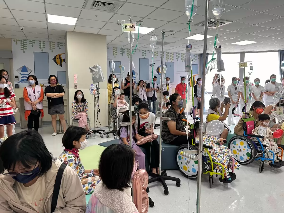 【新竹市安安光矅公益協會藉音樂讓住院孩童忘記療程壓力,勇於面對治療】 【新竹市安安光矅公益協會藉音樂讓住院孩童忘記療程壓力,勇於面對治療】