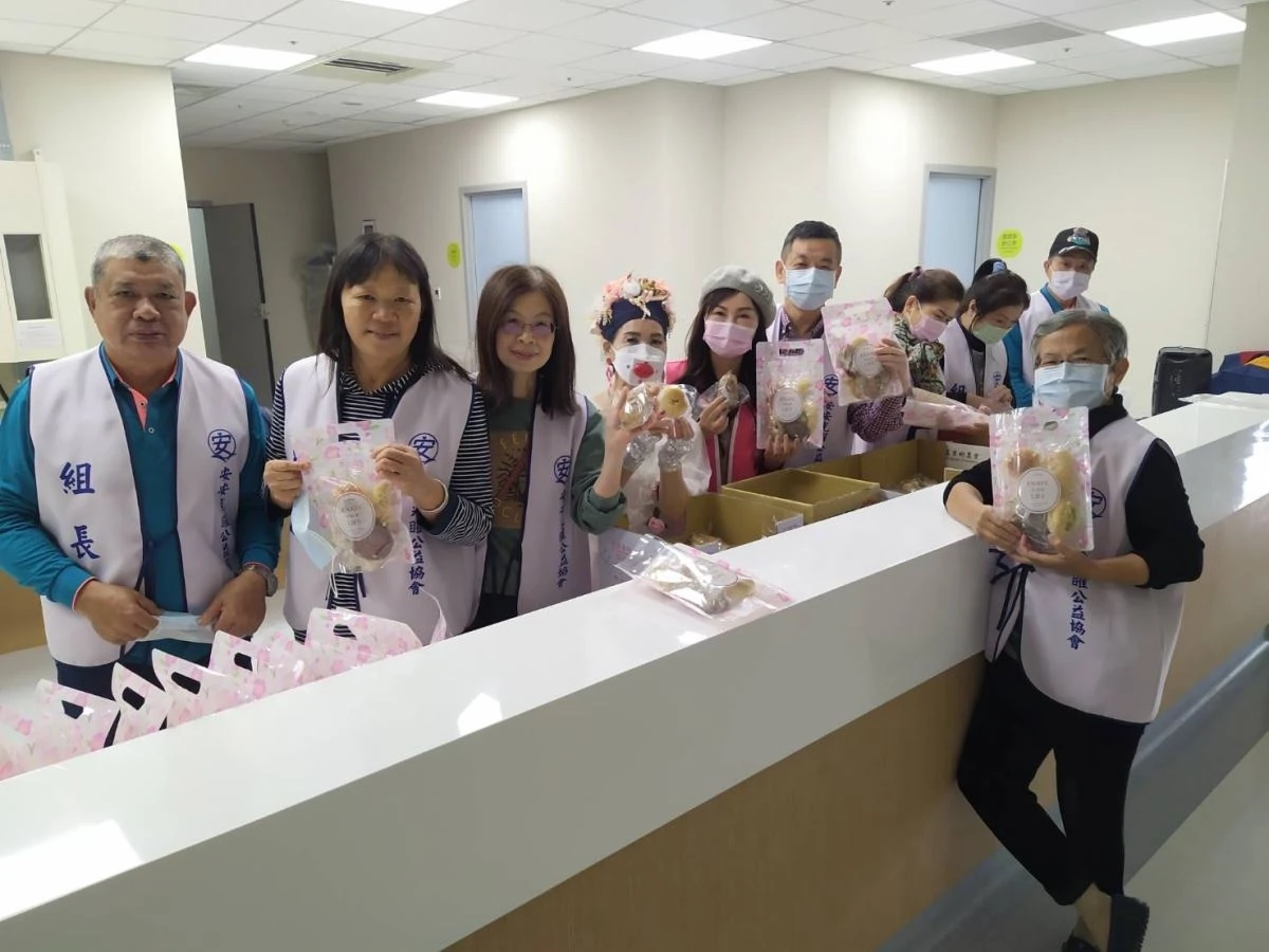 【新竹市安安光曜公益協會用唱跳歌舞,帶領醫院病童一起迎新春】 【新竹市安安光曜公益協會用唱跳歌舞,帶領醫院病童一起迎新春】