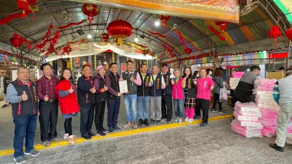 【金愛爾文教林執行長和吳執行長寒冬送暖,傳播愛心種子,溫暖更多清寒家庭】 【金愛爾文教林執行長和吳執行長寒冬送暖,傳播愛心種子,溫暖更多清寒家庭】