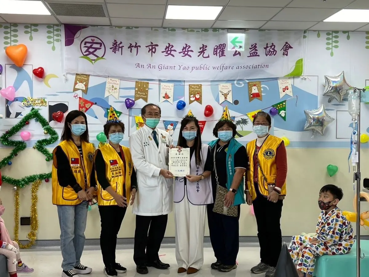 【安安光曜公益協會聖誕前夕，藉社福活動共同溫暖馬偕病童的心】