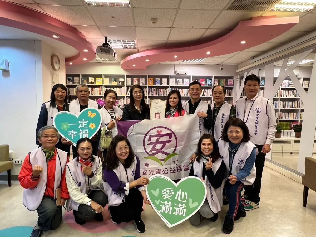 【金愛爾文教吳執行長和林執行長藉寒冬送暖活動，照顧社區弱勢】