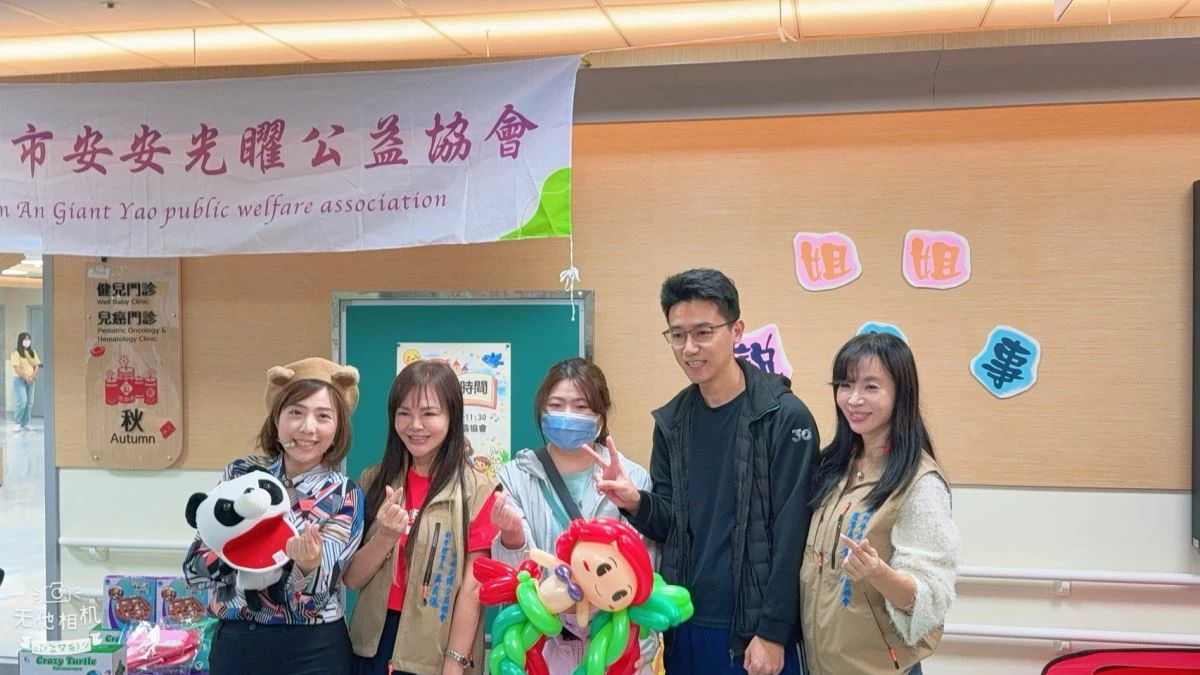 【不只是說故事！安安光矅走進醫院　陪住院、癌童及看診病童找回笑容與希望】